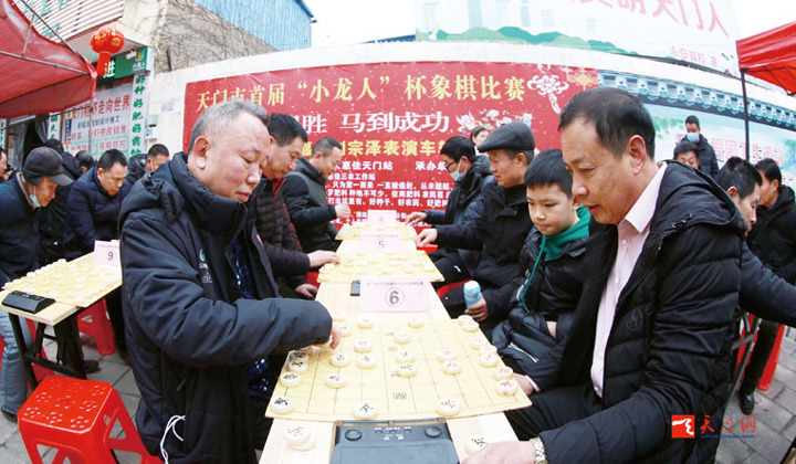 湖北“棋王”刘宗泽来我市表演车轮战