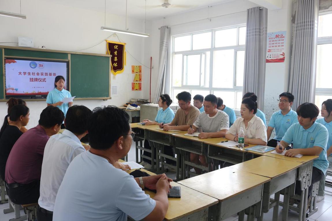 武汉交通职业学院大学生社会实践基地在横林小学挂牌