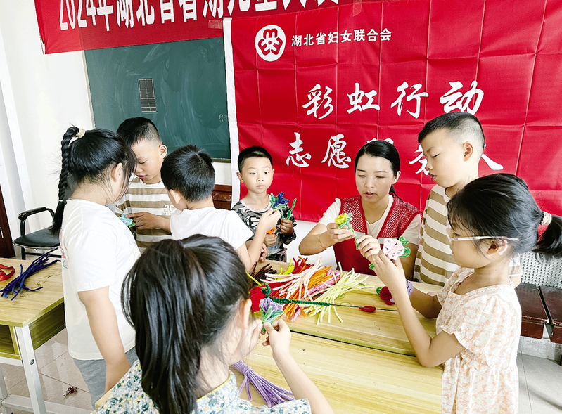 “彩虹行动” 送关爱